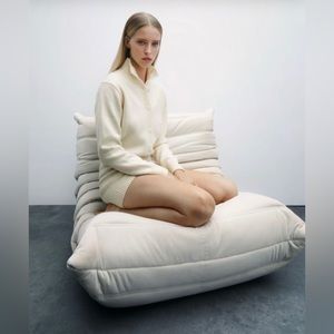 NWT Zara Size Large Cream Color Limited Edition Long Sleeve Knit Jumpsuit/Romper